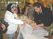 Arab American organizations team up to help needy for Thanksgiving