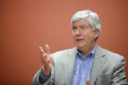 Michigan residents lose confidence in Snyder, survey shows