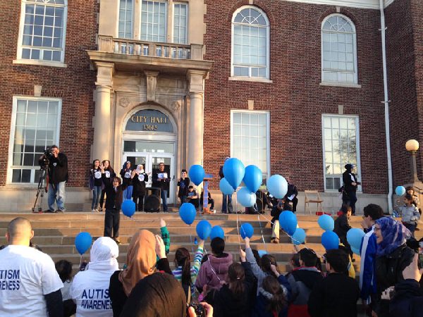 City Hall shines blue to spread autism awareness