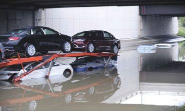 Collision shops 'flooded' with vehicles, state issues warning against selling damaged cars