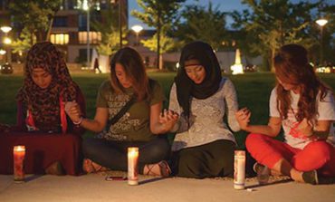 "Islamic State" denounced at interfaith candlelight vigil