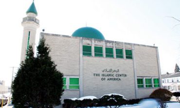 Qazwini leading Friday prayer at Al-Zahra Islamic Center