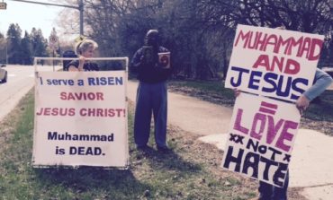 Muslim father confronts hate protester with message of love