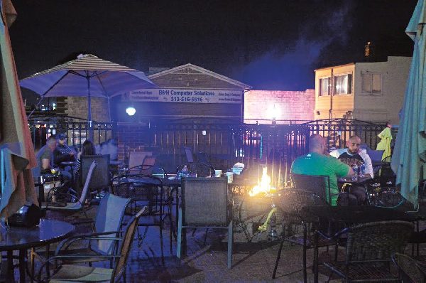 Dearborn to restrict outdoor smoking at hookah lounges