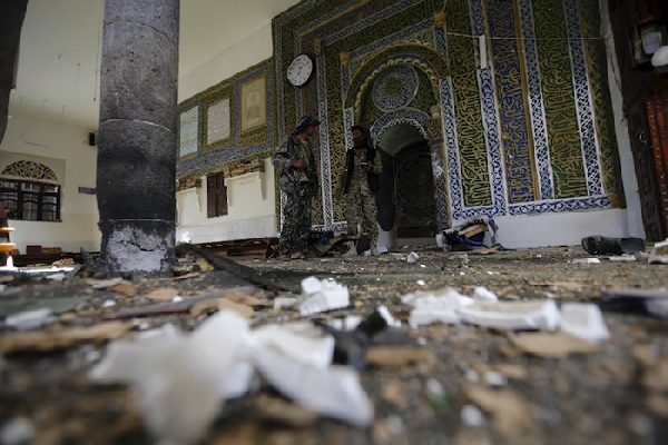 ISIS suicide bomber kills 25 at Eid prayer in Sanaa