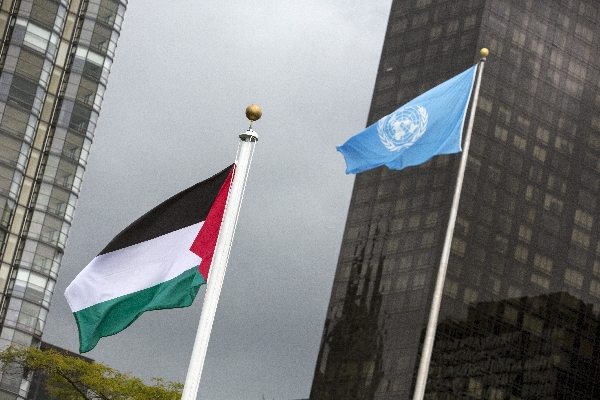 With peace prospects grim, Palestinians raise flag at U.N.