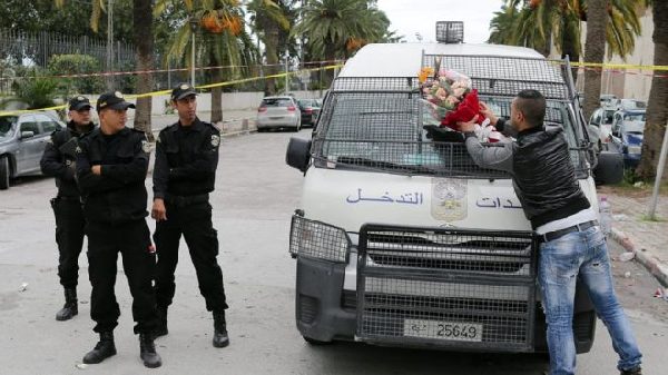 ISIS suicide bomber kills 12 in Tunisia