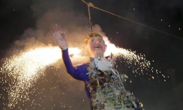 Mexicans burn Donald Trump to celebrate Easter