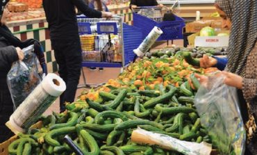 Chains cater to Arabs, but locals prefer community grocers