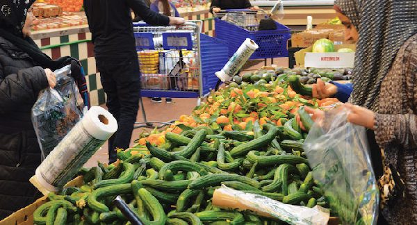 Chains cater to Arabs, but locals prefer community grocers