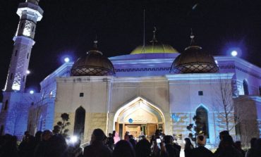 Islamic Center of America shines blue, aims to dispel autism myths