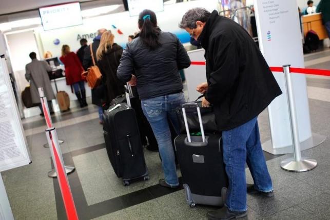 U.S. airlines forecast busy summer travel, warn of longer lines