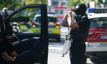 Police fatally shoot man who took hostages in German cinema