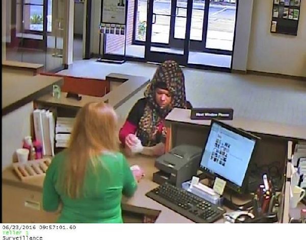 Woman in hijab claimed to have bomb during Bank robbery in Taylor