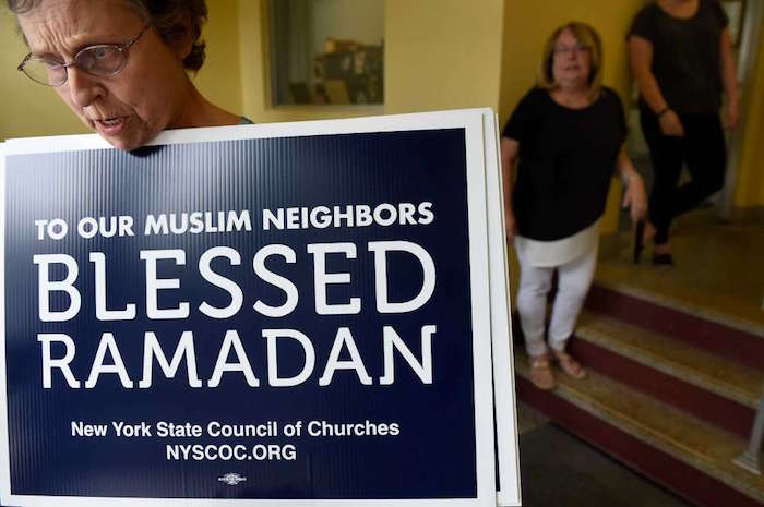 U.S. churches distribute ‘Blessed Ramadan’ signs