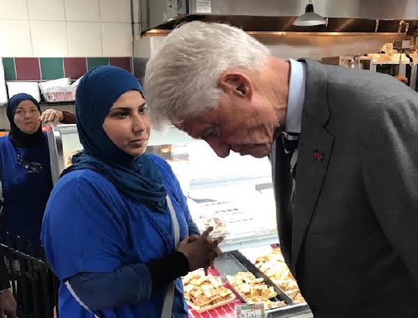 Bill Clinton woos Arab Americans with surprise Dearborn visit