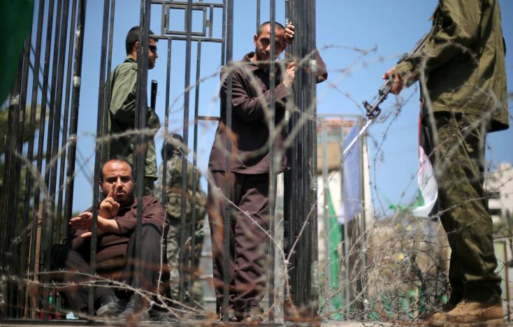 More than a thousand Palestinians in Israeli jails begin hunger strike