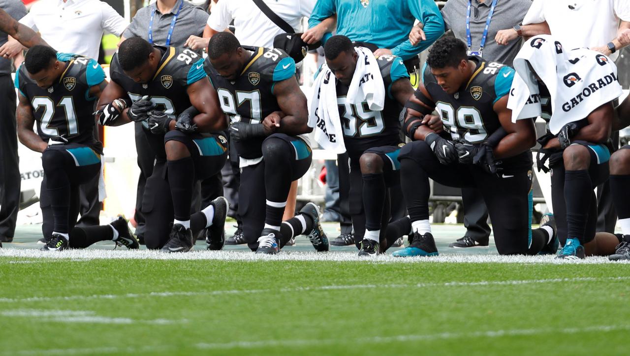 All 53 Jaguars players stand for national anthem before Sunday's