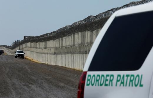 U.S. border agents detain Mexican girl being rushed to hospital