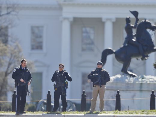 Man fatally shoots himself in front of White House
