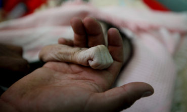 Yemeni father mourns baby girl who died of starvation