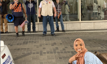 Muslim American posts viral photo in front of anti-Muslim protest