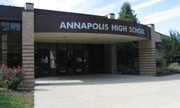 Dearborn Heights police and D7 Superintendent address suspicious person at Annapolis High School, advise he is not a threat