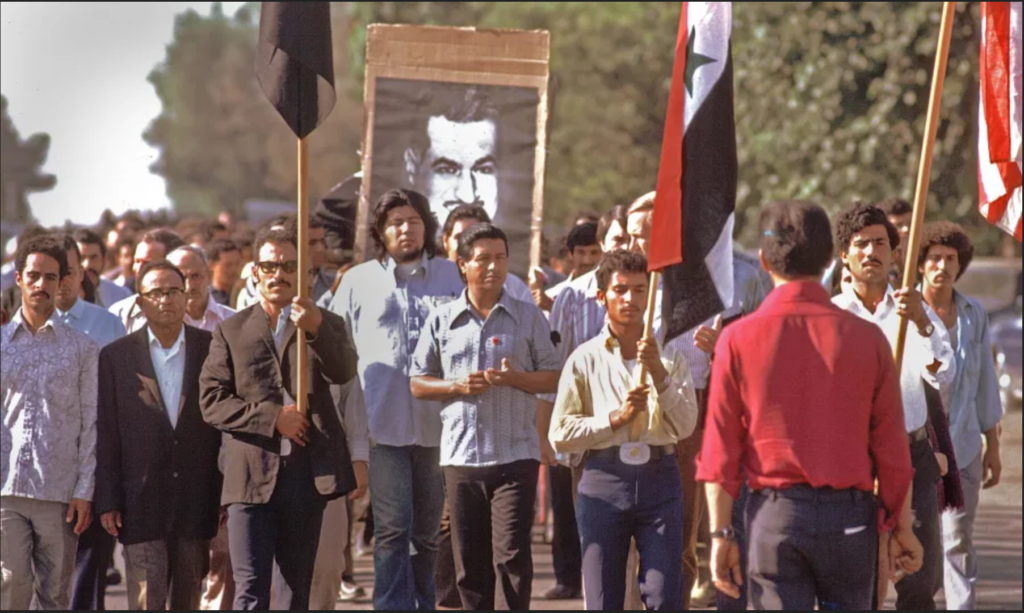 Chavez, center, marching with Yemeni activists, Delano, CA, 1973. Courtesy of Bob Fitch Photography Archive, Department of Special Collections, Stanford University Libraries