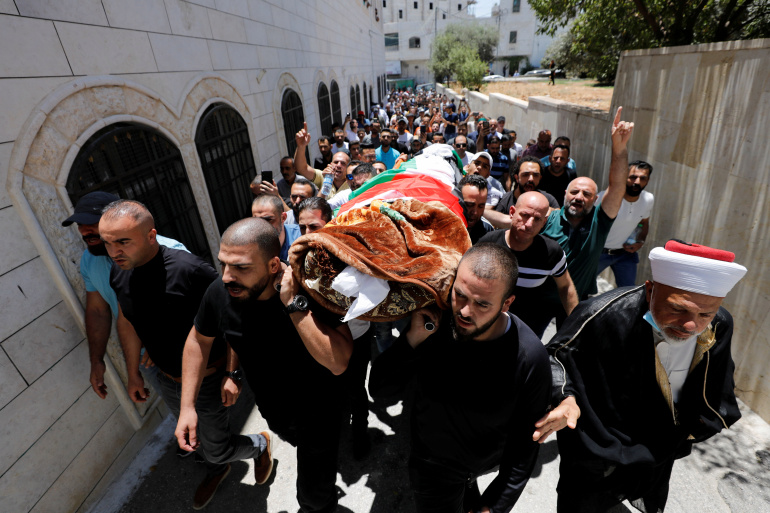 People attend the funeral of Palestinian critic Nizar Banat, who died after a brutal raid and arrest by Palestinians Authority's security forces, in Hebron in the Israeli-occupied West Bank, June 25. Photo: Mussa Qawasma/Reuters