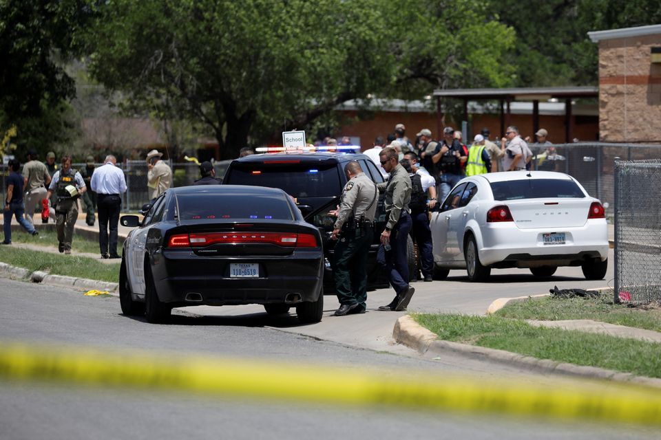 Officers guard the scene of a shooting at Robb Elementary School in Uvalde, Texas, U.S. May 24. Photo: Marco Bello/Reuters
