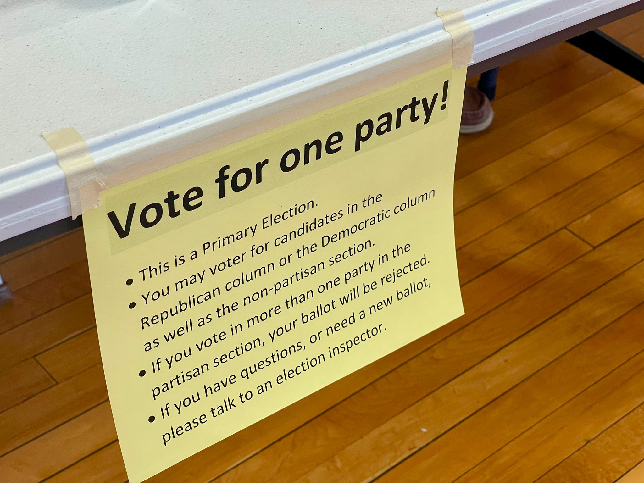 A sign at a Dearborn precinct instructs voters to "Vote for one party!"