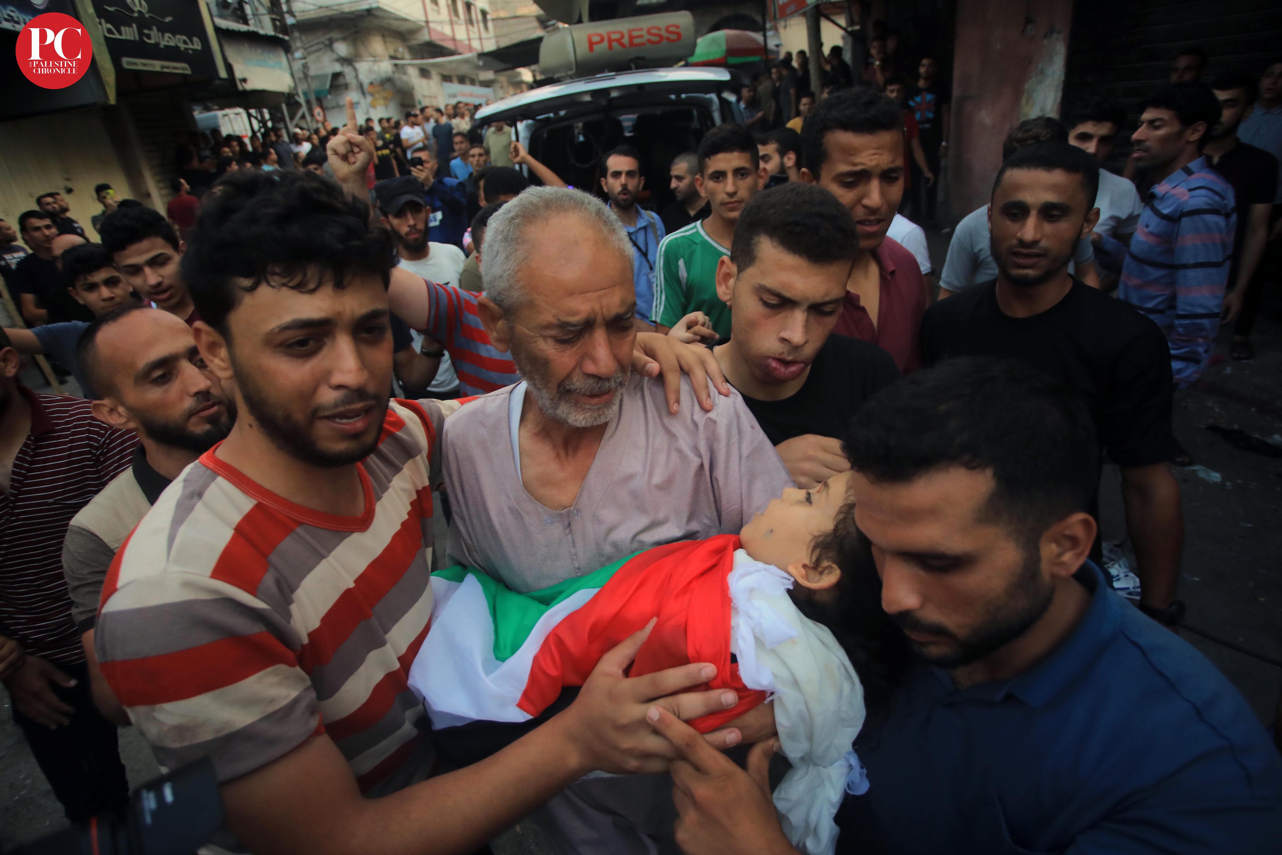 Palestinians gather to bury a child victim of Israeli bombing of besieged-Gaza, Aug. 7. Photo: The Palestine Chronicle