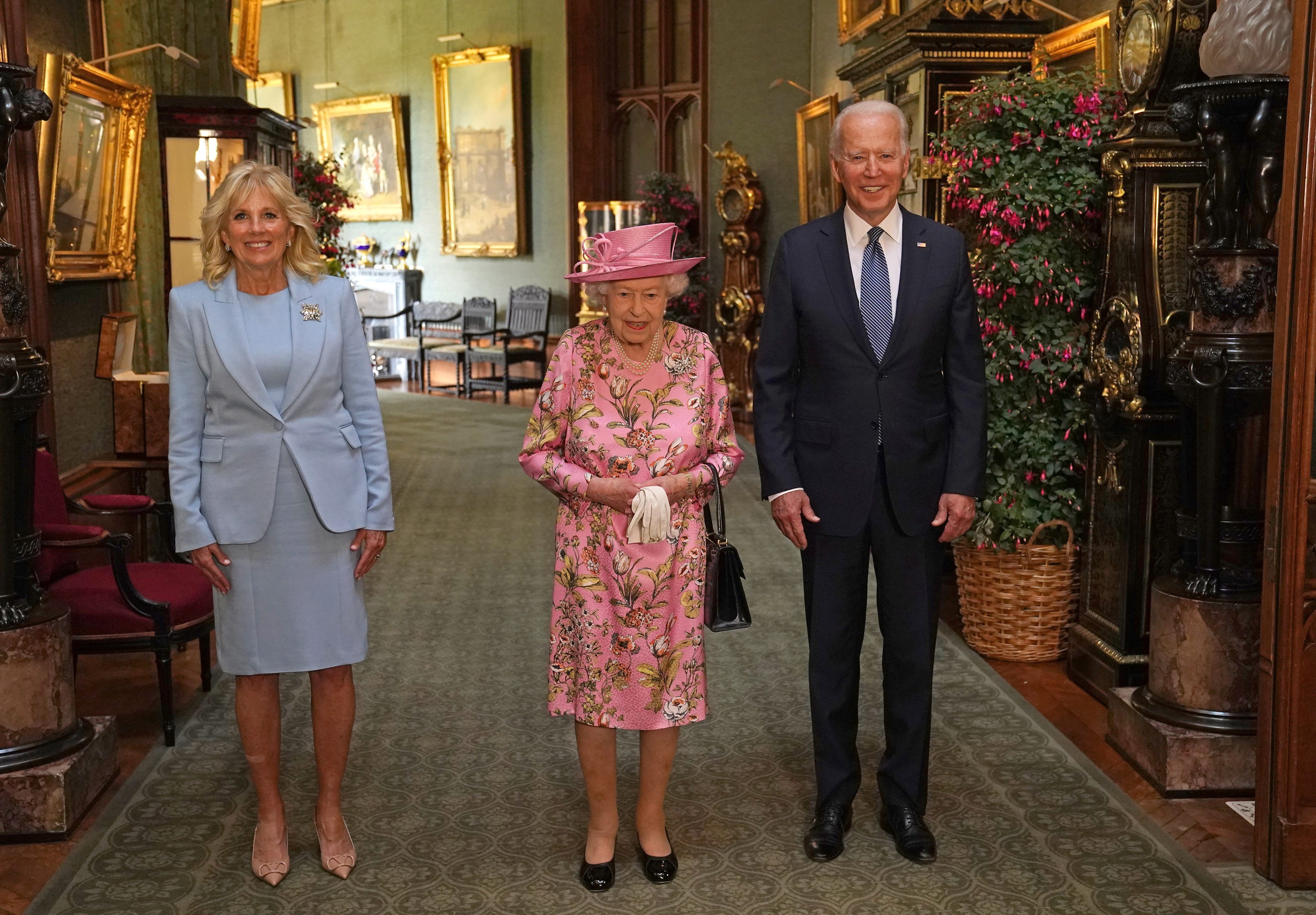 Britain's Queen Elizabeth stands with U.S. President Joe Biden and first lady Jill Biden in the Grand Corridor during their visit at Windsor Castle, in Windsor, Britain, June 13, 2021. Photo: Steve Parsons/Pool via Reuters