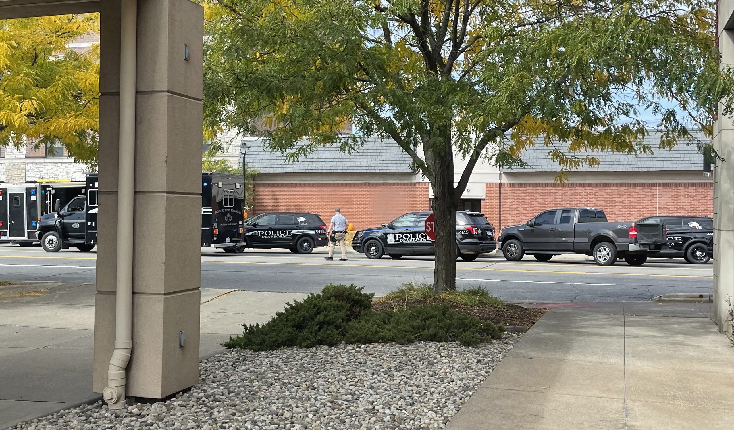 Dearborn Police squad cars and a bomb squad unit truck line Michigan Avenue outside the Hampton Inn Thursday afternoon during an active shooter situation at the hotel, Oct. 6. Photo: The Arab American News