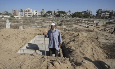 As Gaza death toll passes 40,000, corpses are buried in yards, streets, tiered graves