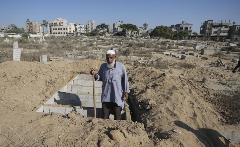 As Gaza death toll passes 40,000, corpses are buried in yards, streets, tiered graves