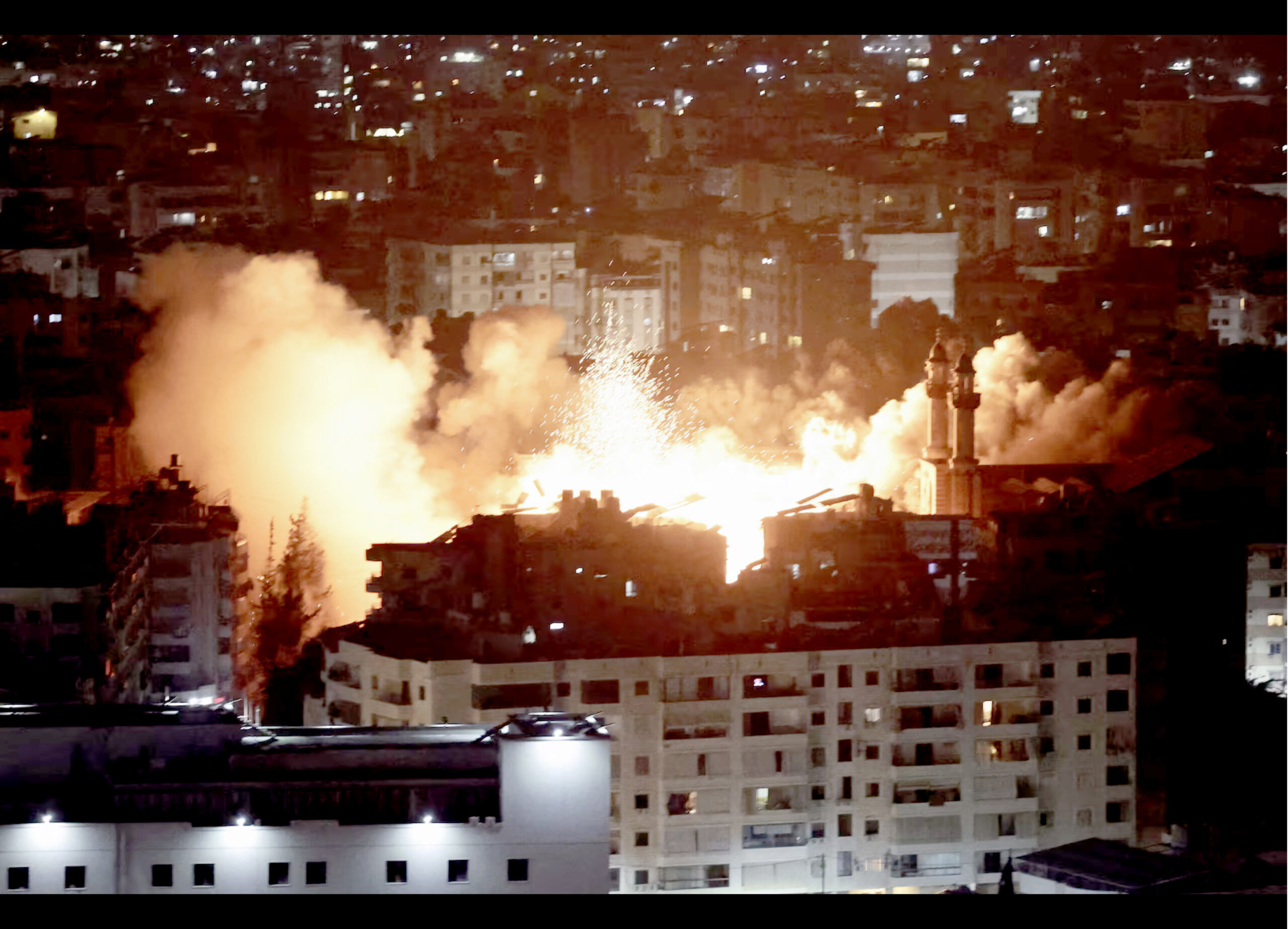 Smoke and flames rise following an Israeli airstrike on the Dahieh district in southern Beirut, Lebanon. June 4, 2025. REUTERS/Mohamed Azakir