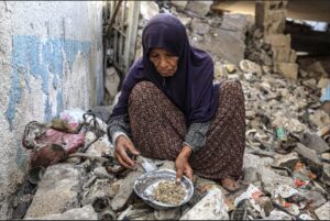 A family living in a makeshift tent in Yarmouk camp in the Gaza Strip, where they pick out food scraps among waste material, on Wednesday, August 6. – Photo by Anadolu